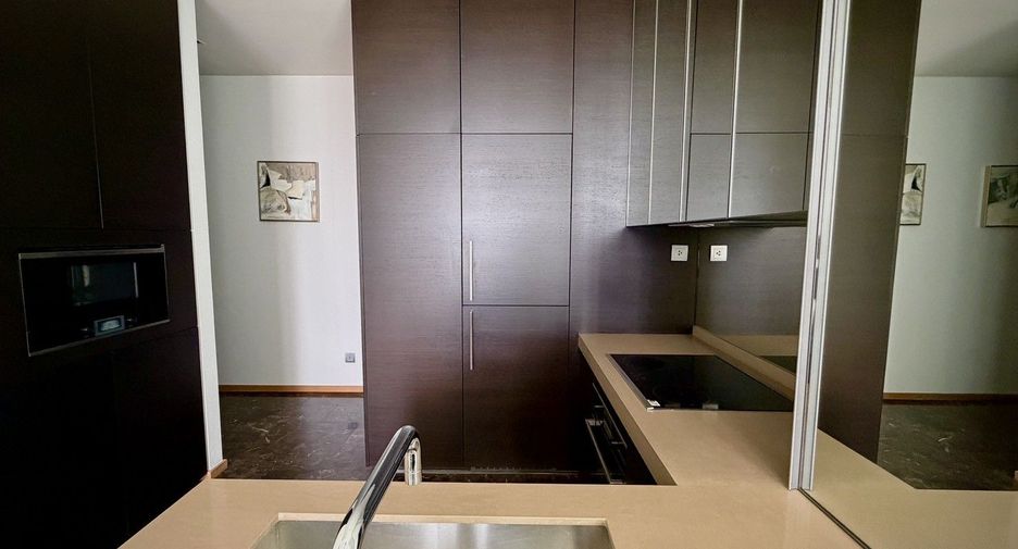 For rent 2 bedrooms condo in Pathum Wan, Bangkok