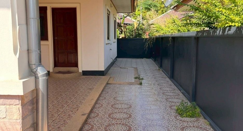 Casa en alquiler de 3 habitaciones en East Pattaya, Pattaya