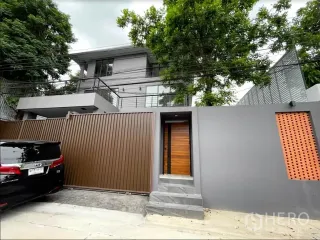Продажа 5 спальни дом в Щаттхана, Бангкок