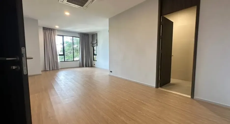 Casa en venta de 5 habitaciones en Watthana, Bangkok