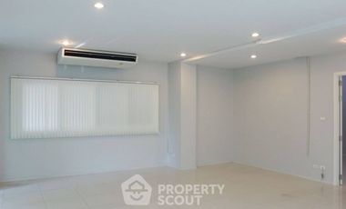 À louer et à vendre 1 chambre condo à Wang Thonglang, Bangkok