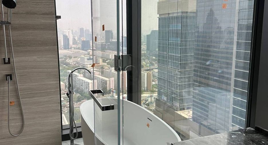 Wohnung zur Miete mit 2 Zimmer in Pathum Wan, Bangkok