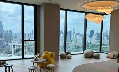 For rent 2 bedrooms condo in Pathum Wan, Bangkok