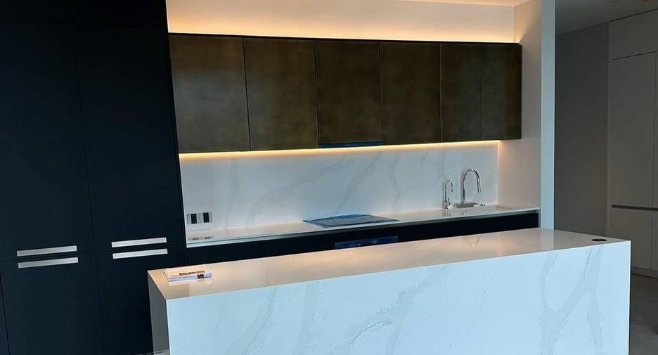 For rent 2 bedrooms condo in Pathum Wan, Bangkok
