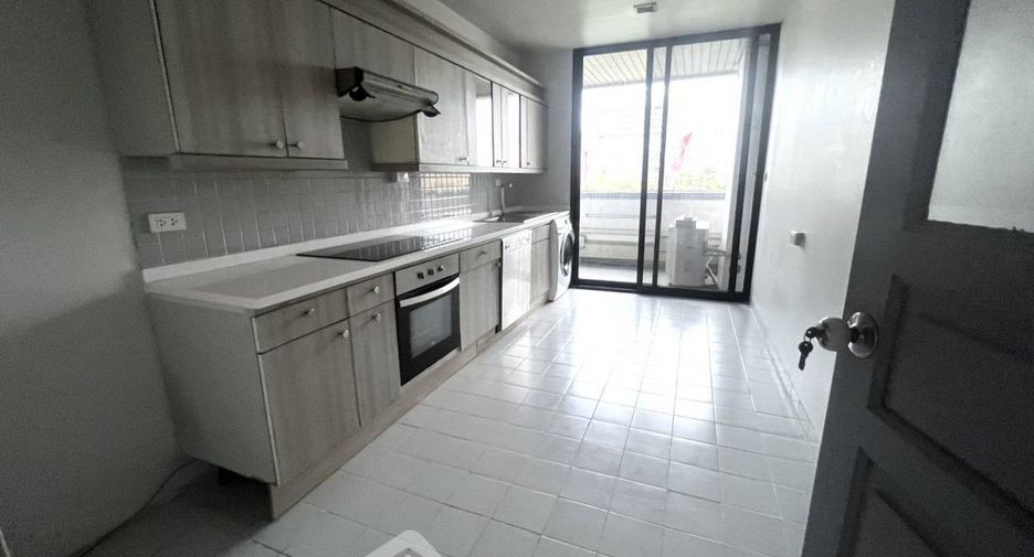 Condo en alquiler de 3 habitaciones en Pathum Wan, Bangkok