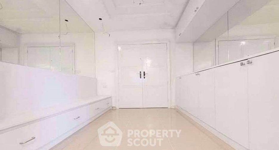 Wohnung zum Kauf mit 3 Zimmer in Khlong Toei, Bangkok