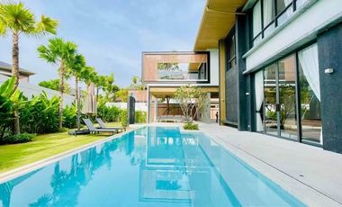 À louer 5 chambres villa à Mueang Phuket, Phuket