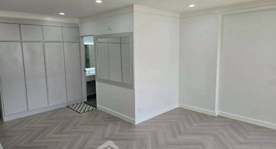 ขาย 2 ห้องนอน คอนโด ใน คลองเตย, กรุงเทพฯ