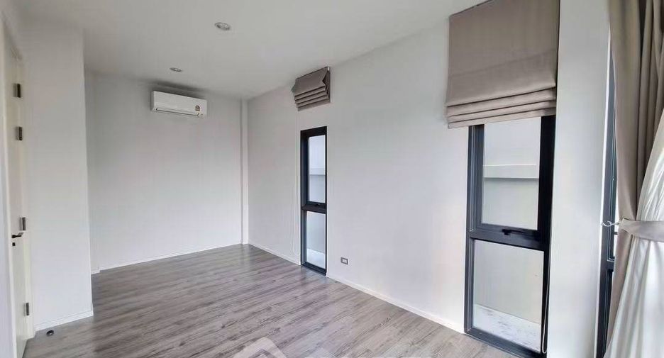 Condo en venta de 4 habitaciones en Prawet, Bangkok