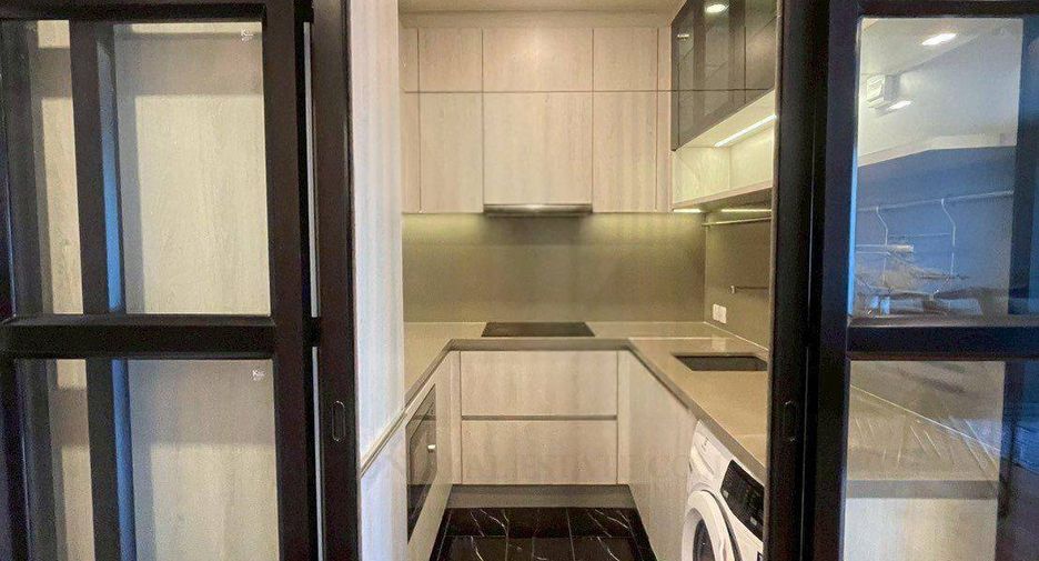 For sale 3 bedrooms condo in Khlong Toei, Bangkok