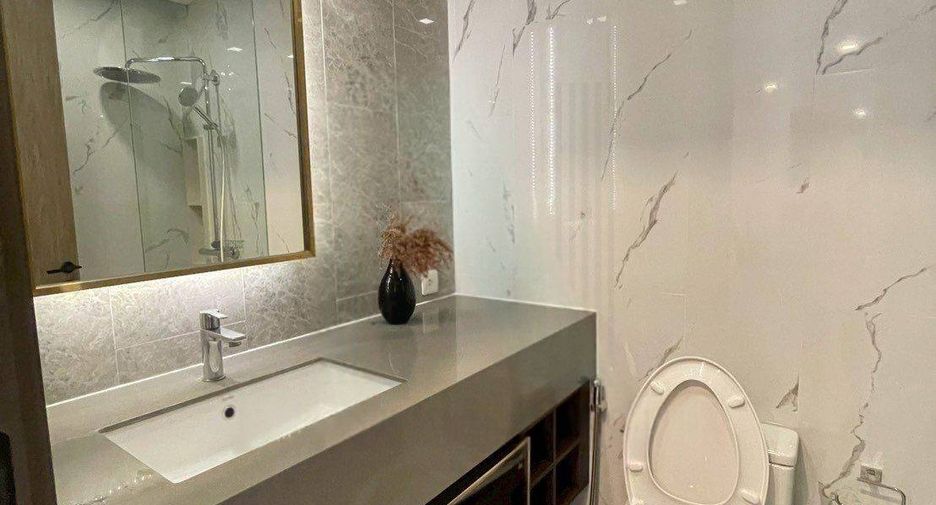 For sale 3 bedrooms condo in Khlong Toei, Bangkok