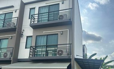 Reihenhaus zum Kauf mit 3 Zimmer in Prawet, Bangkok