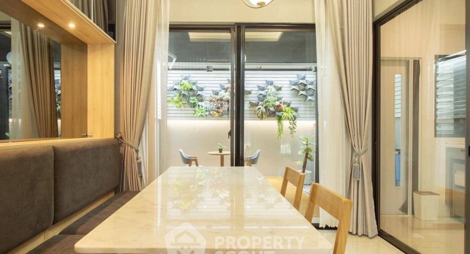 For rent そして for sale 3 ベッドルーム townhouse in Lat Phrao, Bangkok