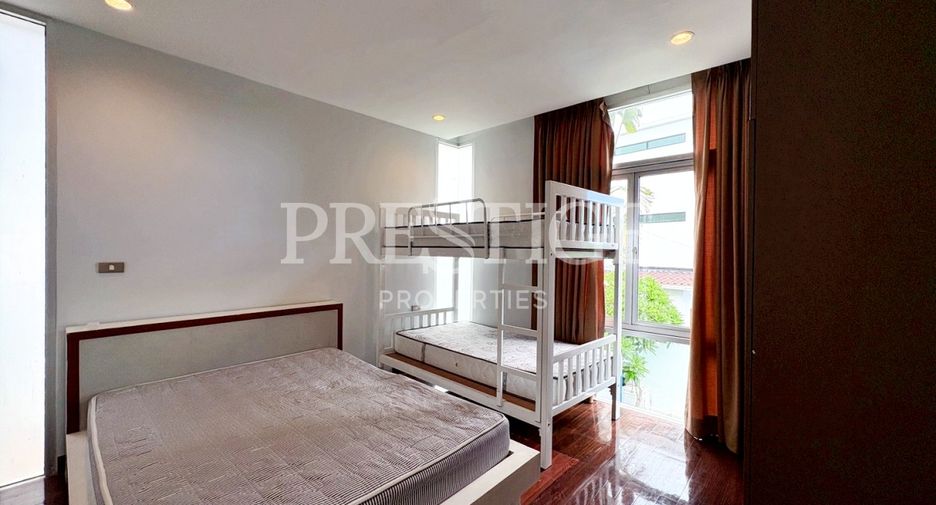 For sale 4 ベッドルーム house in Sattahip, Chonburi