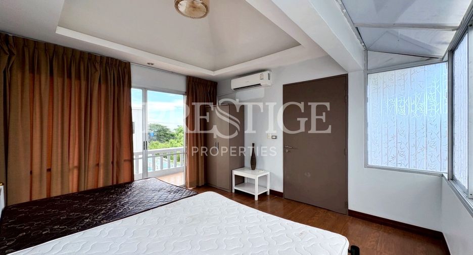 For sale 4 ベッドルーム house in Sattahip, Chonburi