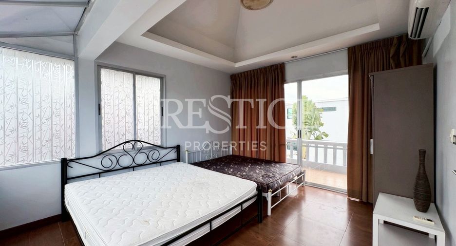 For sale 4 ベッドルーム house in Sattahip, Chonburi