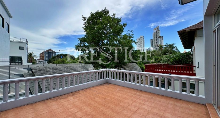 For sale 4 ベッドルーム house in Sattahip, Chonburi