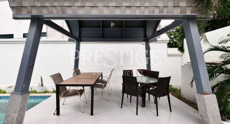 For sale 4 ベッドルーム house in Sattahip, Chonburi