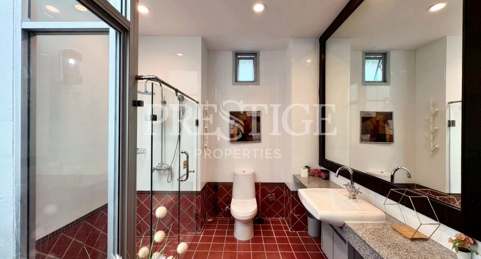 For sale 4 ベッドルーム house in Sattahip, Chonburi