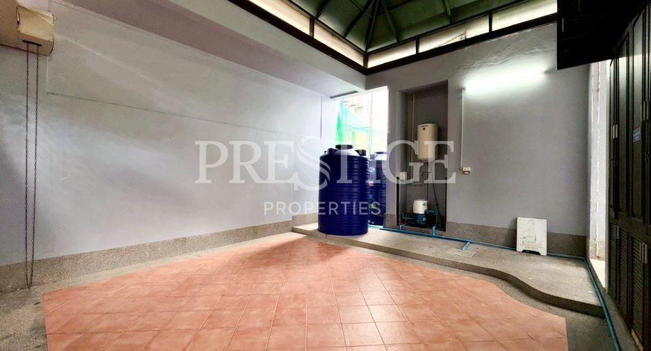 For sale 4 ベッドルーム house in Sattahip, Chonburi