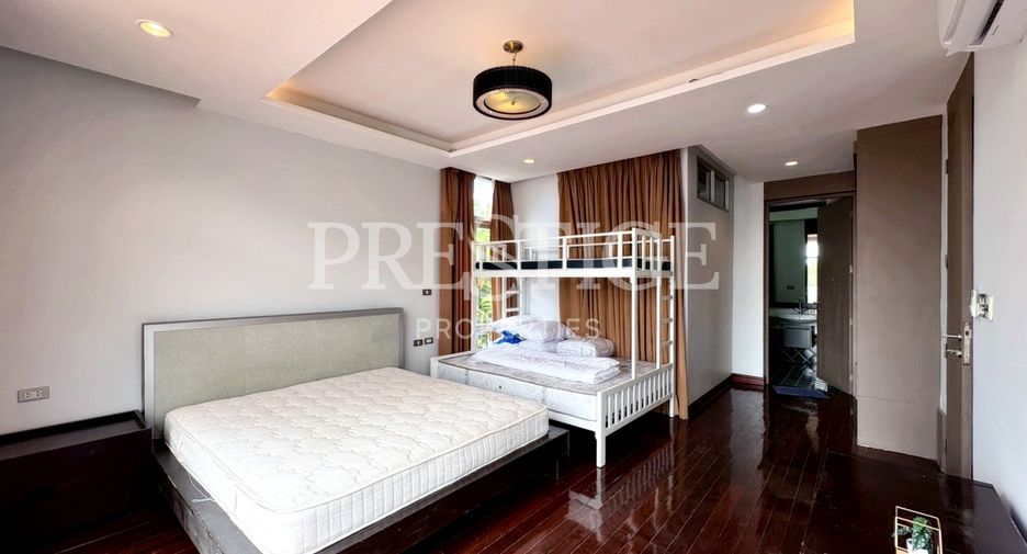 For sale 4 ベッドルーム house in Sattahip, Chonburi