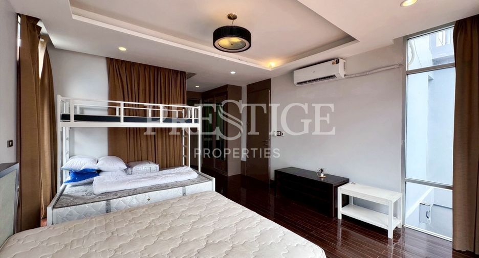 For sale 4 ベッドルーム house in Sattahip, Chonburi