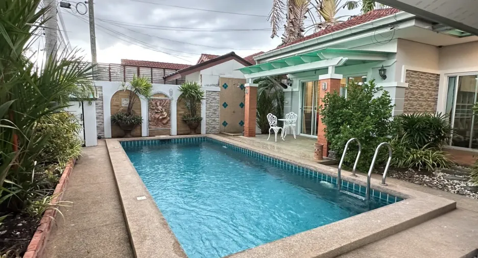 For rent 3 bedrooms villa in Huay Yai, Pattaya