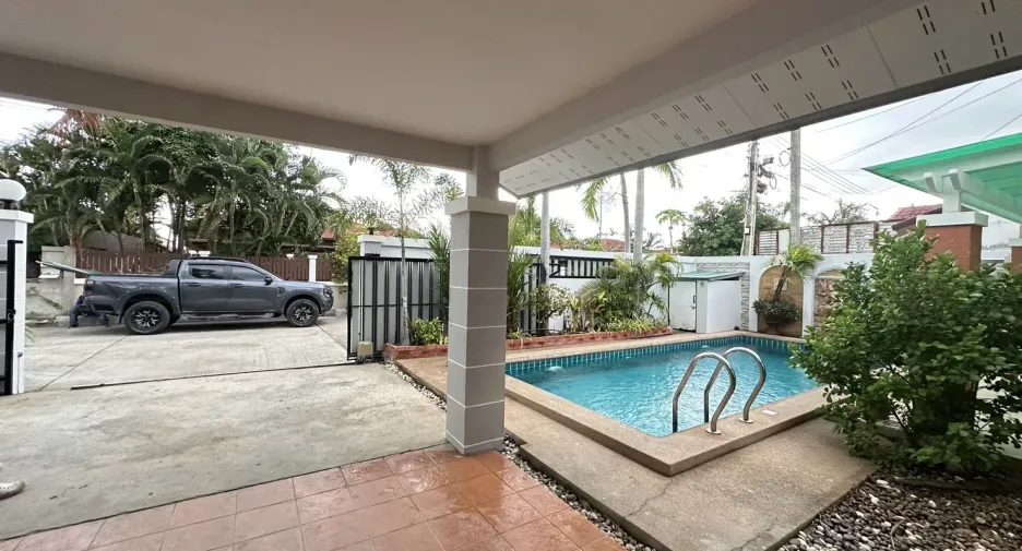 For rent 3 bedrooms villa in Huay Yai, Pattaya