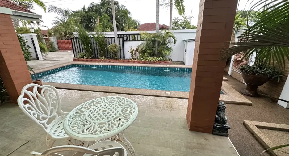 For rent 3 bedrooms villa in Huay Yai, Pattaya