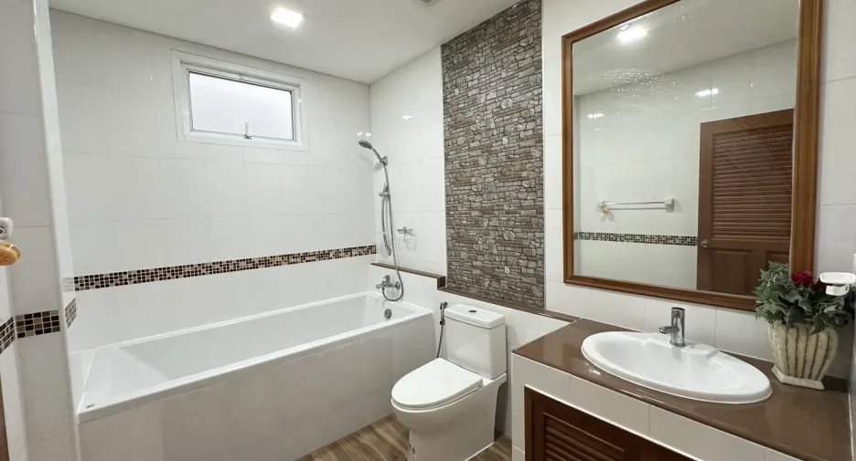 For rent 3 bedrooms villa in Huay Yai, Pattaya