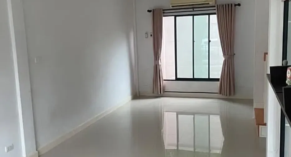 For rent 3 ベッドルーム townhouse in Bang Khen, Bangkok