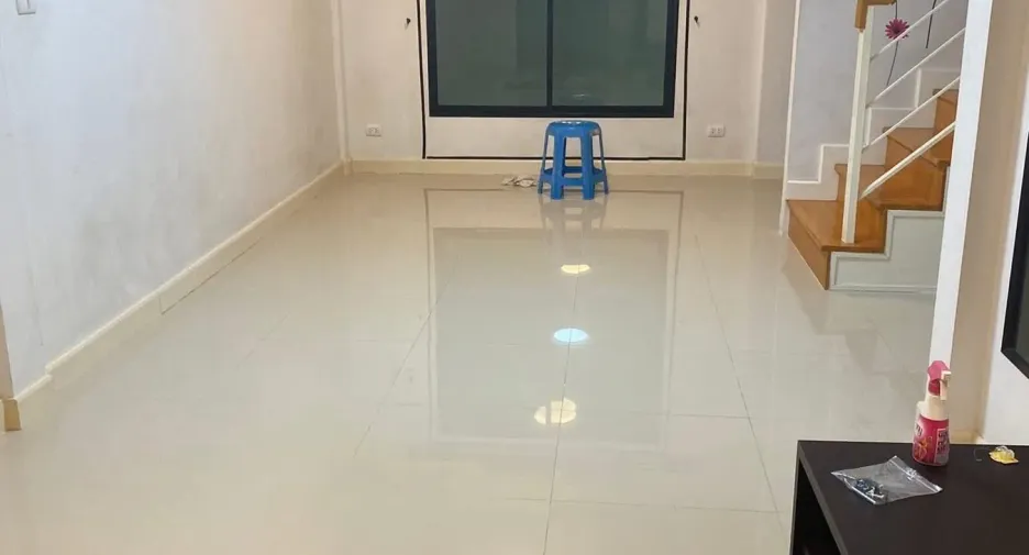 For rent 3 ベッドルーム townhouse in Bang Khen, Bangkok