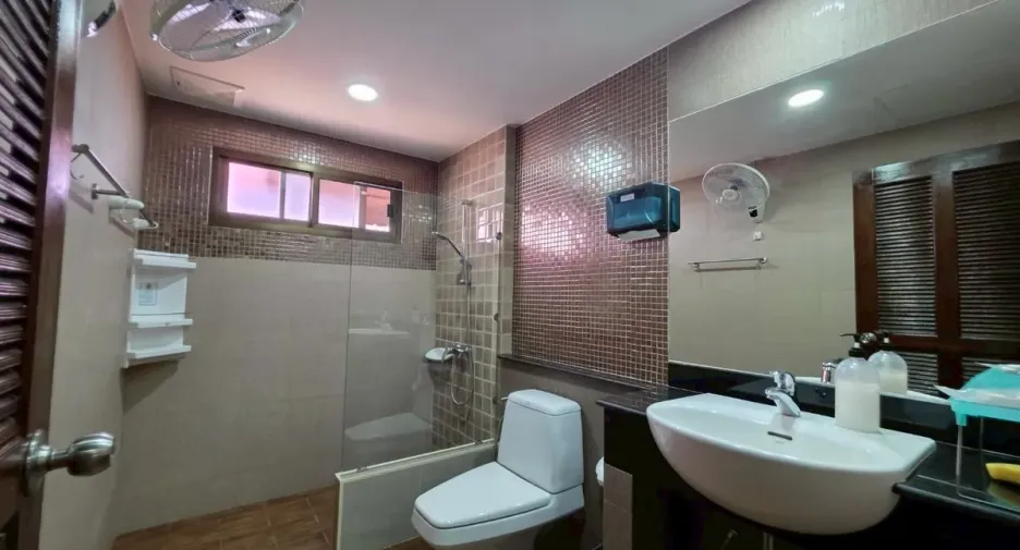 For rent and for sale 4 bedrooms house in Huay Yai, Pattaya