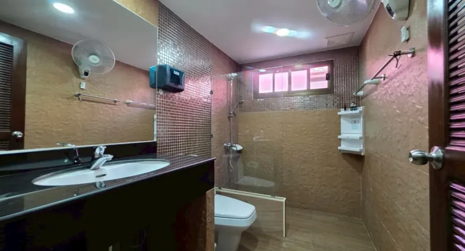 For rent and for sale 4 bedrooms house in Huay Yai, Pattaya