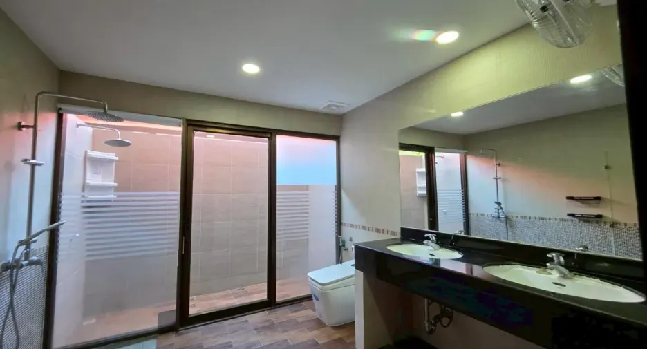 For rent and for sale 4 bedrooms house in Huay Yai, Pattaya