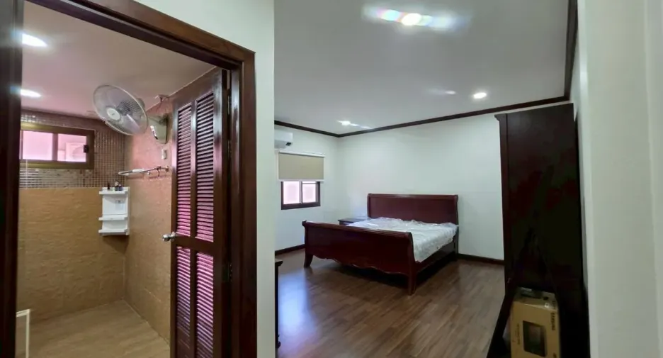 For rent and for sale 4 bedrooms house in Huay Yai, Pattaya