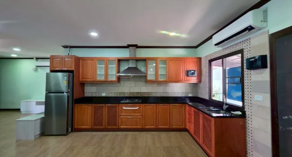 For rent and for sale 4 bedrooms house in Huay Yai, Pattaya
