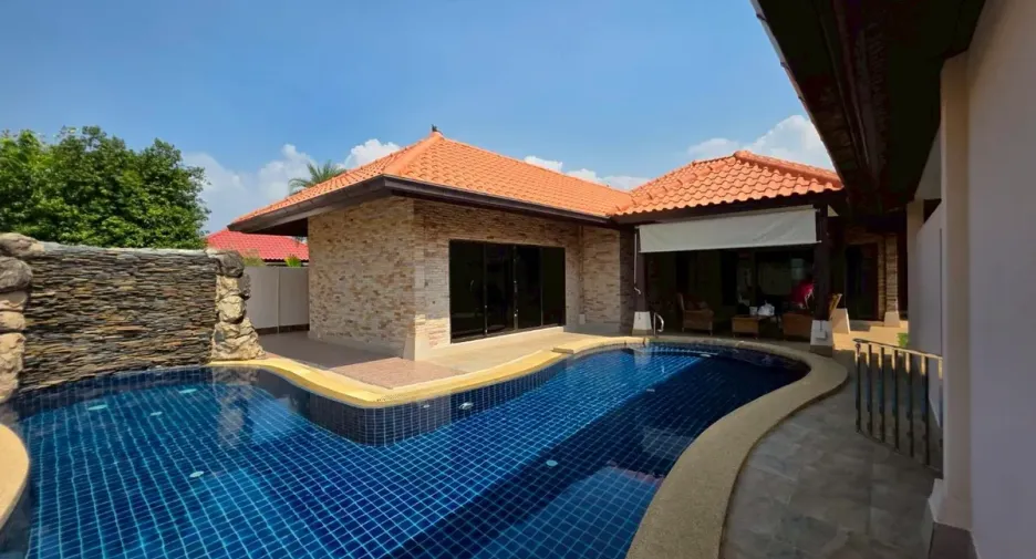 For rent and for sale 4 bedrooms house in Huay Yai, Pattaya