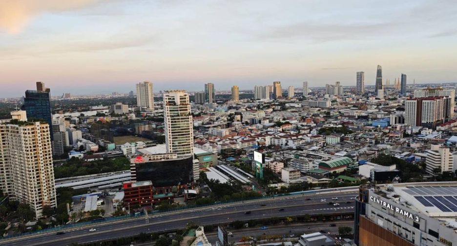 For rent 3 bedrooms condo in Yan Nawa, Bangkok