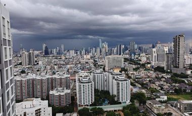 For rent 3 bedrooms condo in Yan Nawa, Bangkok