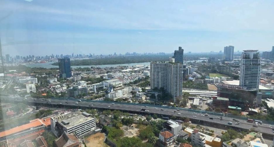 For rent 3 bedrooms condo in Yan Nawa, Bangkok