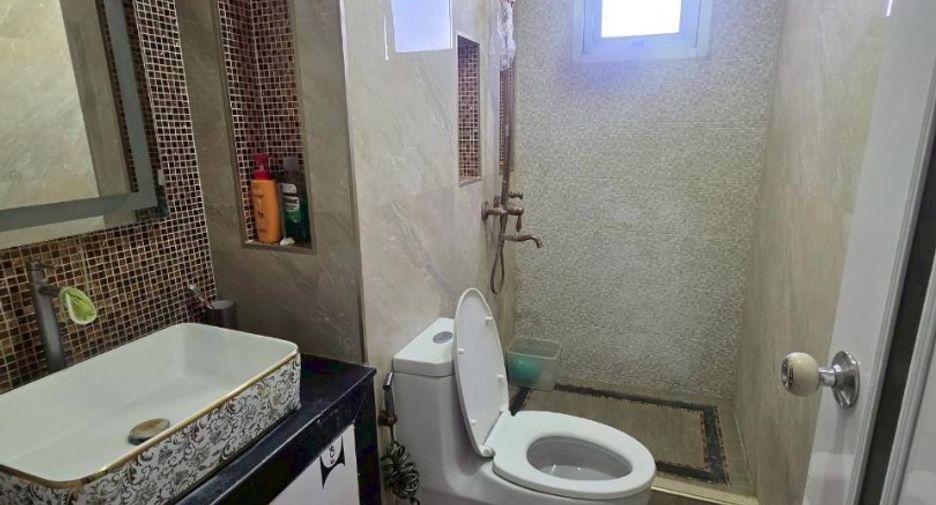 For rent 3 bedrooms condo in Yan Nawa, Bangkok