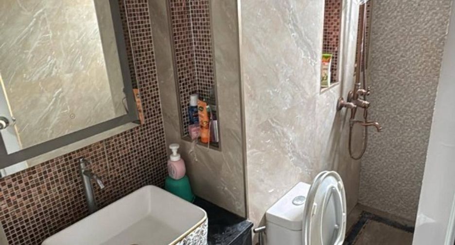 For rent 3 bedrooms condo in Yan Nawa, Bangkok