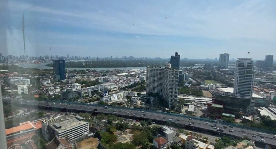 For rent 3 bedrooms condo in Yan Nawa, Bangkok