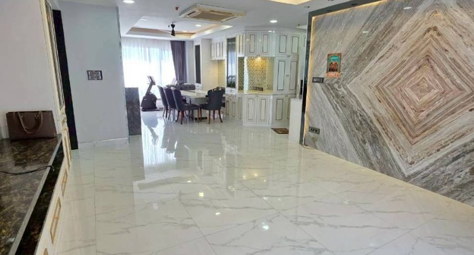 For rent 3 bedrooms condo in Yan Nawa, Bangkok