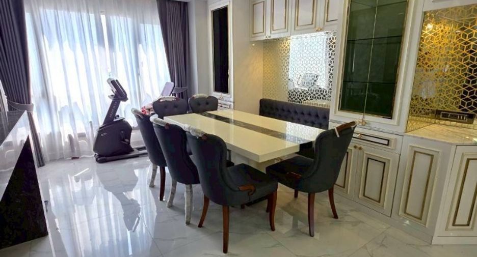 For rent 3 bedrooms condo in Yan Nawa, Bangkok