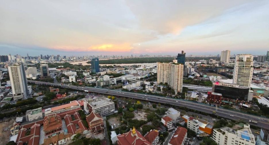 For rent 3 bedrooms condo in Yan Nawa, Bangkok