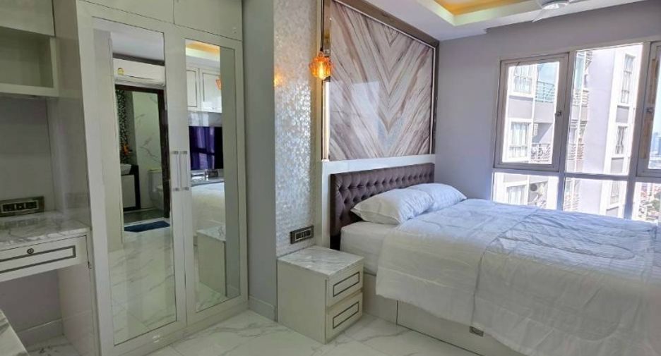 For rent 3 bedrooms condo in Yan Nawa, Bangkok
