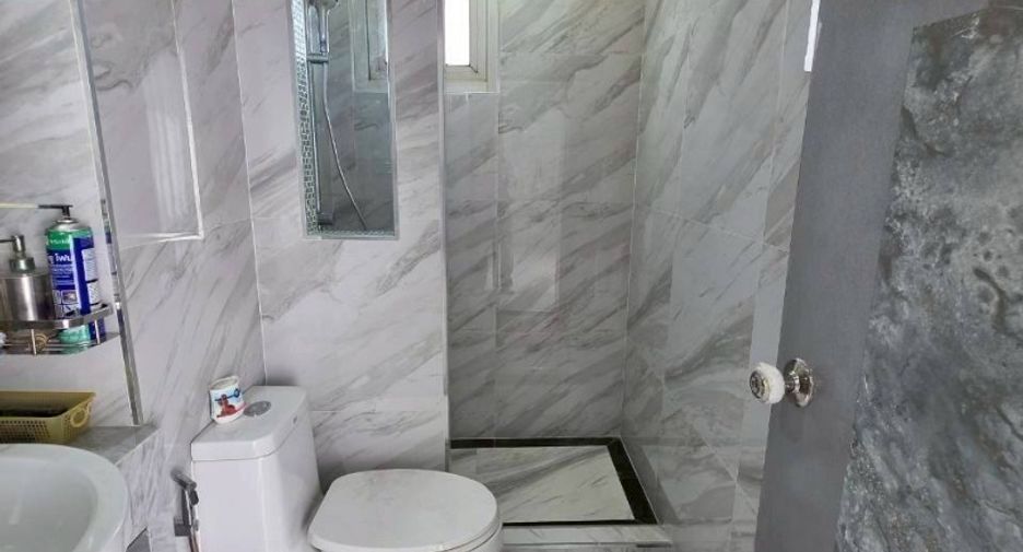 For rent 3 bedrooms condo in Yan Nawa, Bangkok