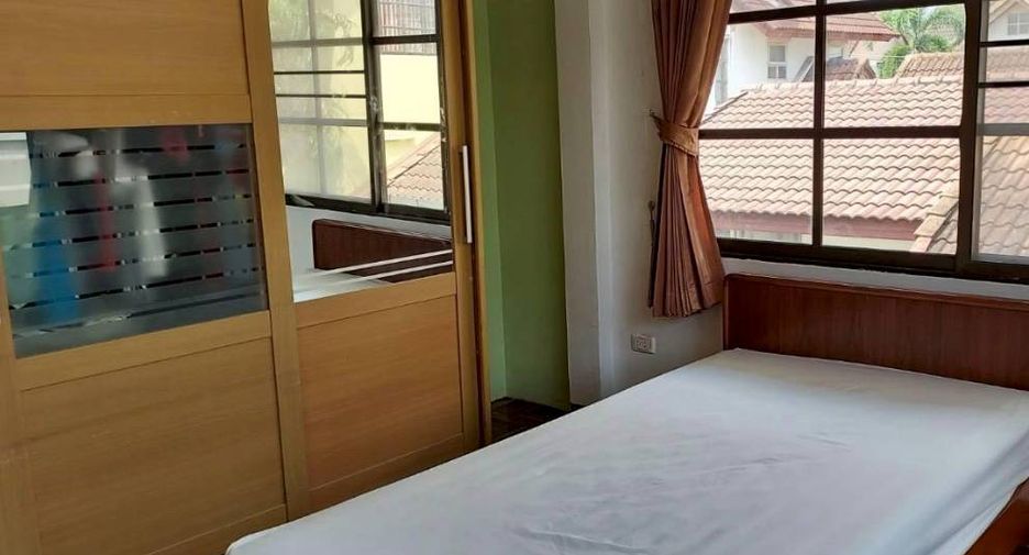 For sale 3 bedrooms house in Si Racha, Chonburi